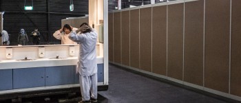 Asielzoekerscentrum spiegel.jpg